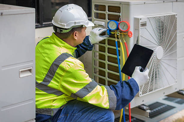 Professional Emergency Hvac Repair technician working in Oyster Bay, NY